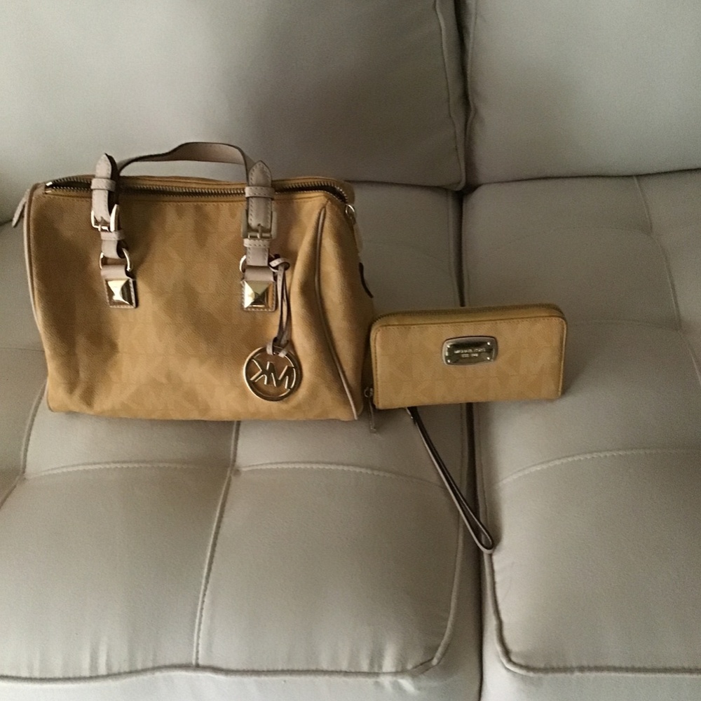 Michael Kors handbag and Michael Kors wallet - Picture 7 of 8